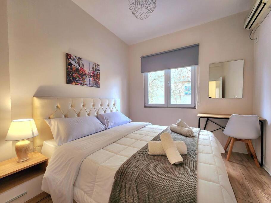 Toptani Deluxe Flat W 24h Check In Apartament